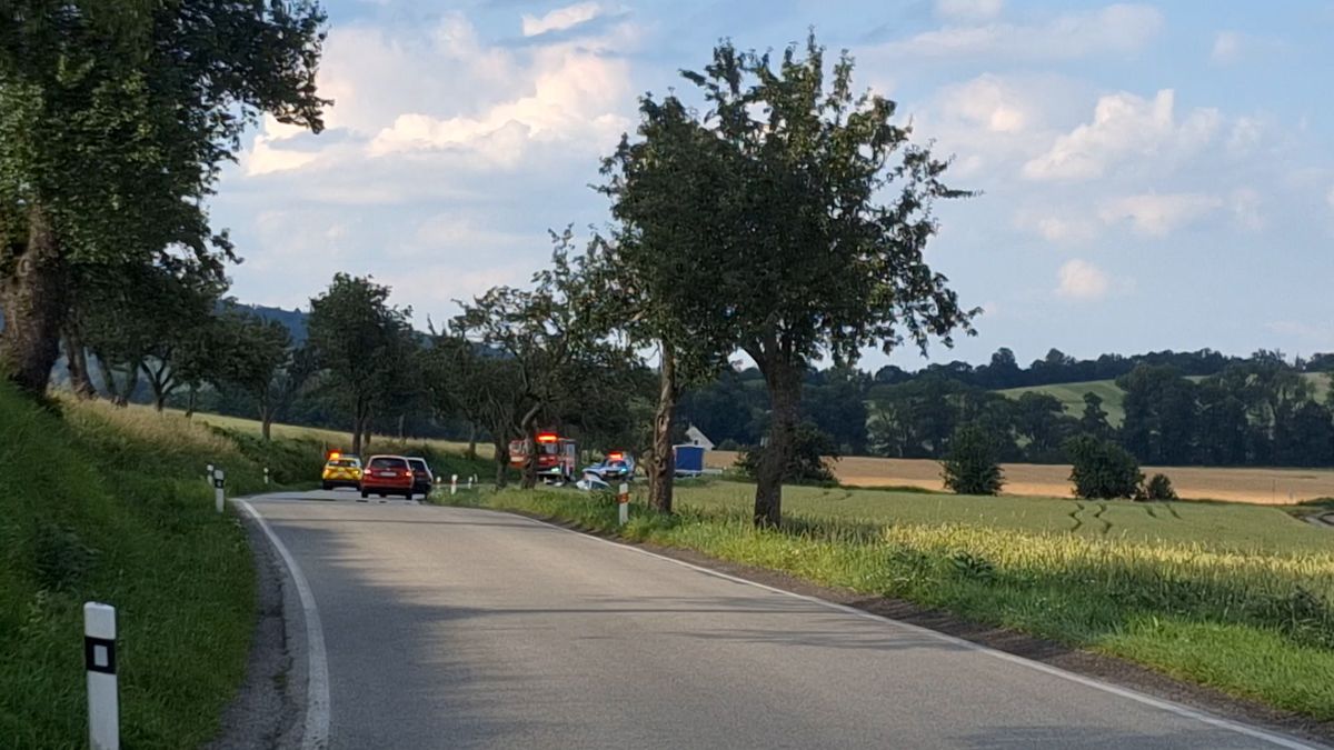 Tragédie na jihu Čech: Auto po srážce vjelo do protisměru, kde smetlo tři motorkáře najednou