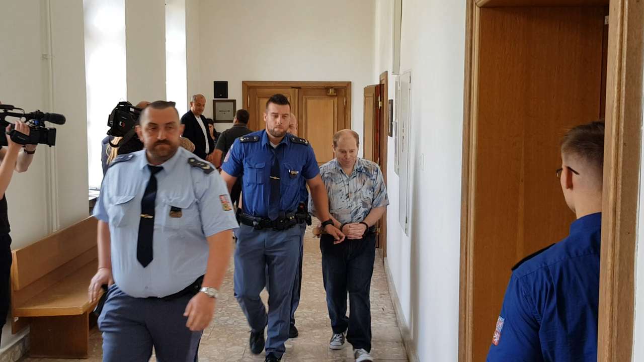 Pro peníze ženu zavraždil, rozřezal a hodil do přehrady. Odsedí si 18 let