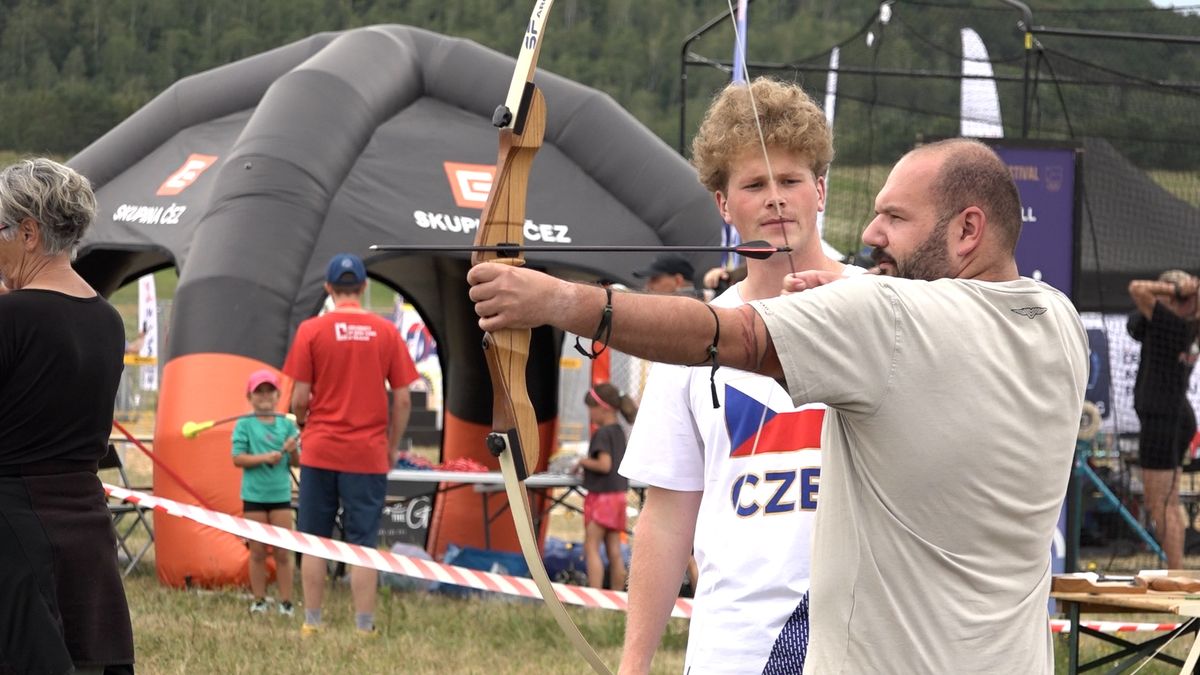 Most do Paříže. Olympijský festival otevřeli Špotáková, Emmons i Micka