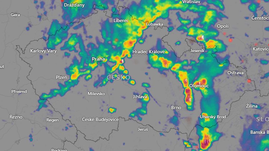 Českem postupují silné bouřky. Průtrže mračen zasáhly Olomoucko
