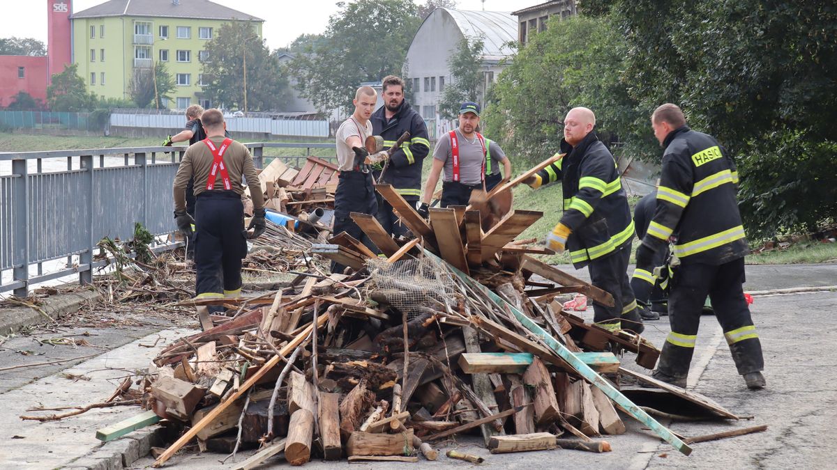 Stanjura šetří i na svém kraji. Hejtman Bělica se zlobí, že nedostane stamiliony na škody po povodních