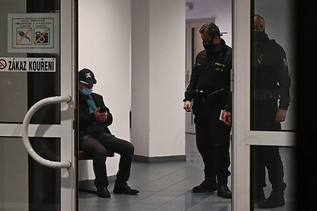 BEZ KOMENTÁŘE: Letadlo bez povolení přistálo na ruzyňském letišti