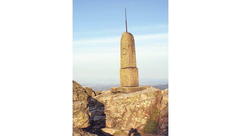 Rohanský kámen je nejstarší stavbou stojící na vrcholku Ještědu. 