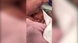 Narodila se o tři měsíce dříve a bojovala o život, po porodu se vešla tatínkovi do dlaní