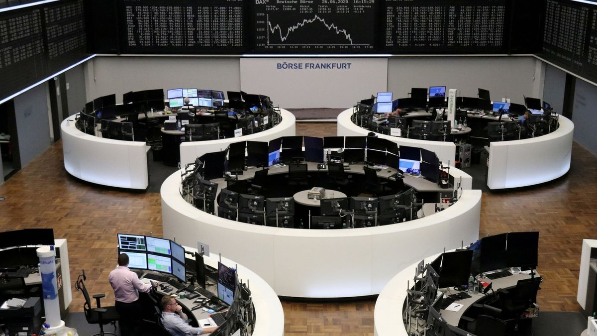 Evropské akcie kvůli potížím Credit Suisse zažily nejhorší den za víc než rok