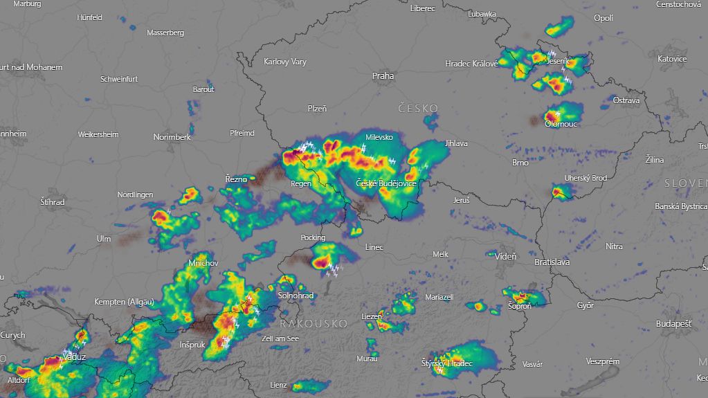 Im Süden Deutschlands erwartet uns ein extrem starker Sturm;  Hagel wird auch Tschechien erreichen