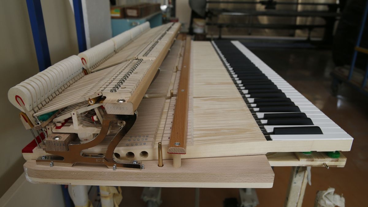 Fabrika na výrobu klavíru a pianin značky Petrof.
