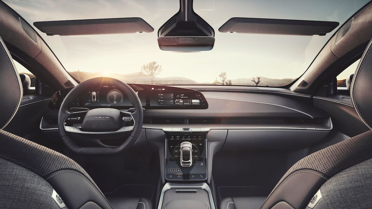 Automobilka Lucid řeší problém s koberečky, mohou zaseknout plynový pedál