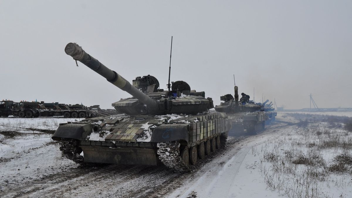 Ukrajinské tanky při cvičení v Chersonské oblasti 