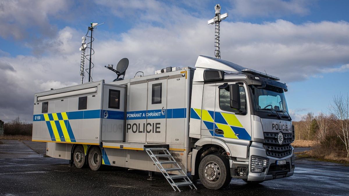 Speciální nákladní automobil pražské policie