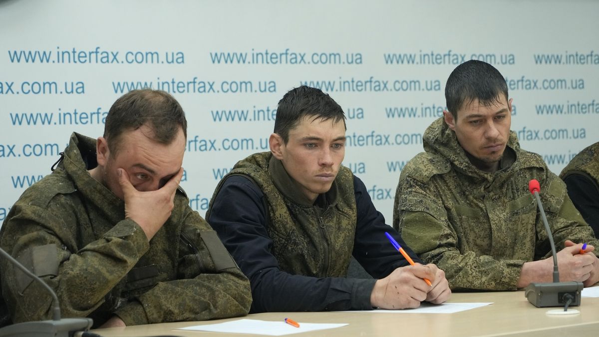Human Rights Watch: Ukrajina zacházením se zajatci porušuje Ženevské úmluvy