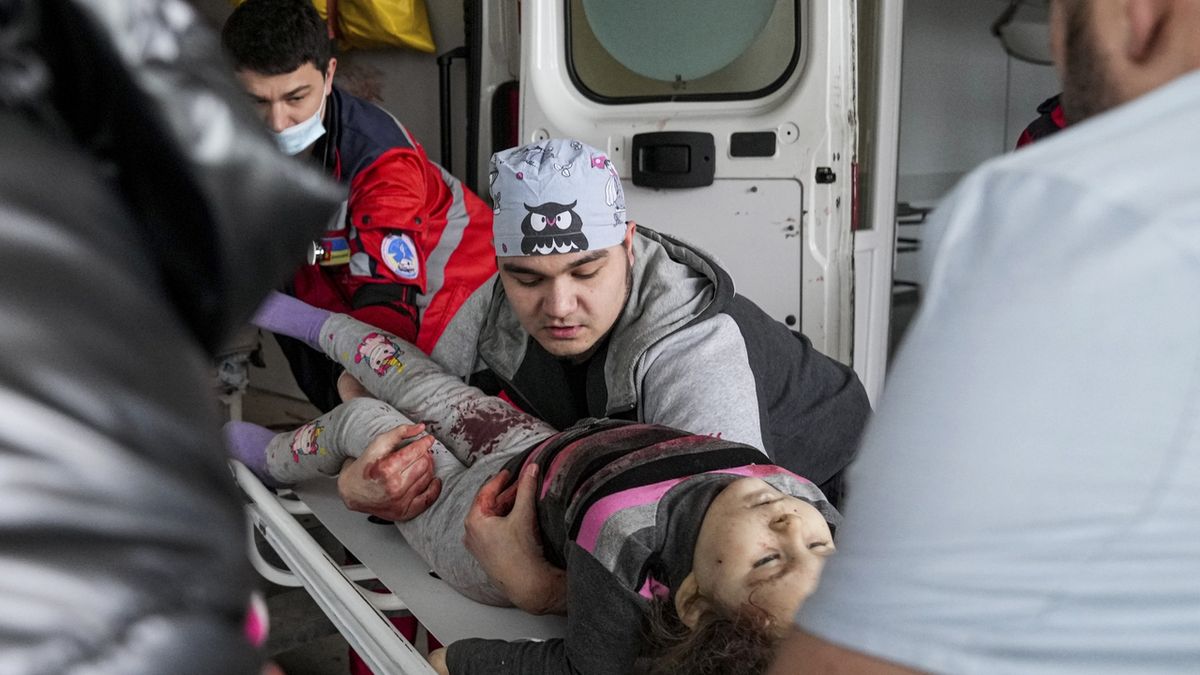 Tohle ukažte Putinovi. Při ruském ostřelování Mariupolu zahynula šestiletá dívka