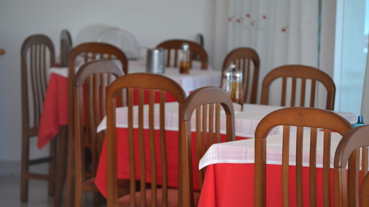 Rodina slovně útočila na rusky mluvící hosty restaurace