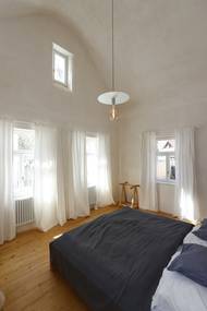 Ložnice je velkorysý a vzdušný prostor.