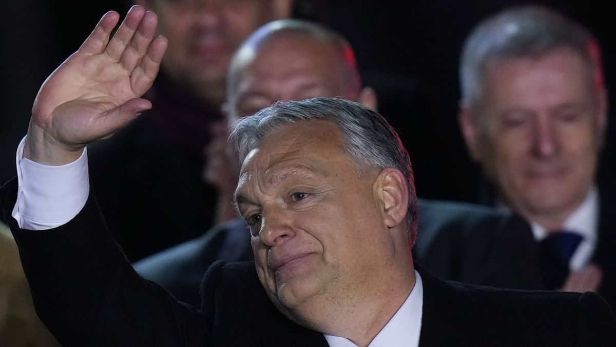 Orbán vyhrál, zřejmě udrží ústavní většinu