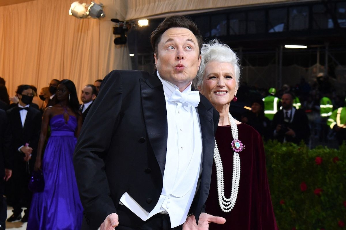 Miliardář Elon Musk s maminkou Maye