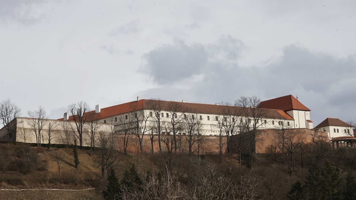 Slovák na rozlučce se svobodou shodil z hradeb Špilberku turistu