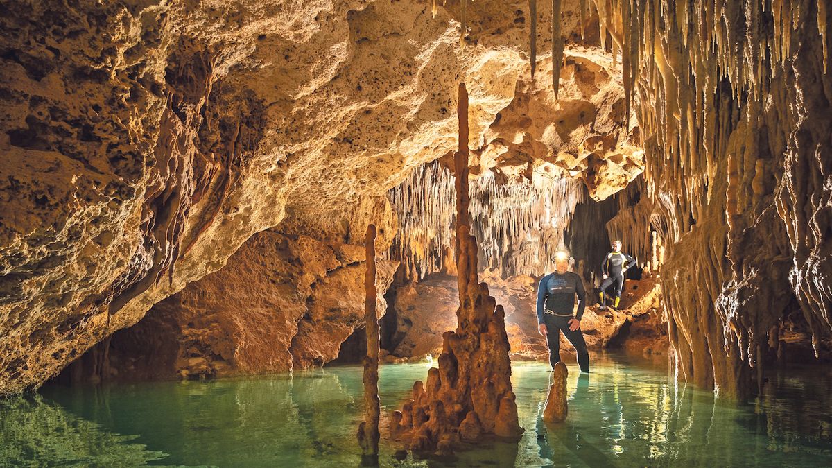 Češi objevili v Mexiku unikátní jeskyně plné krápníků
