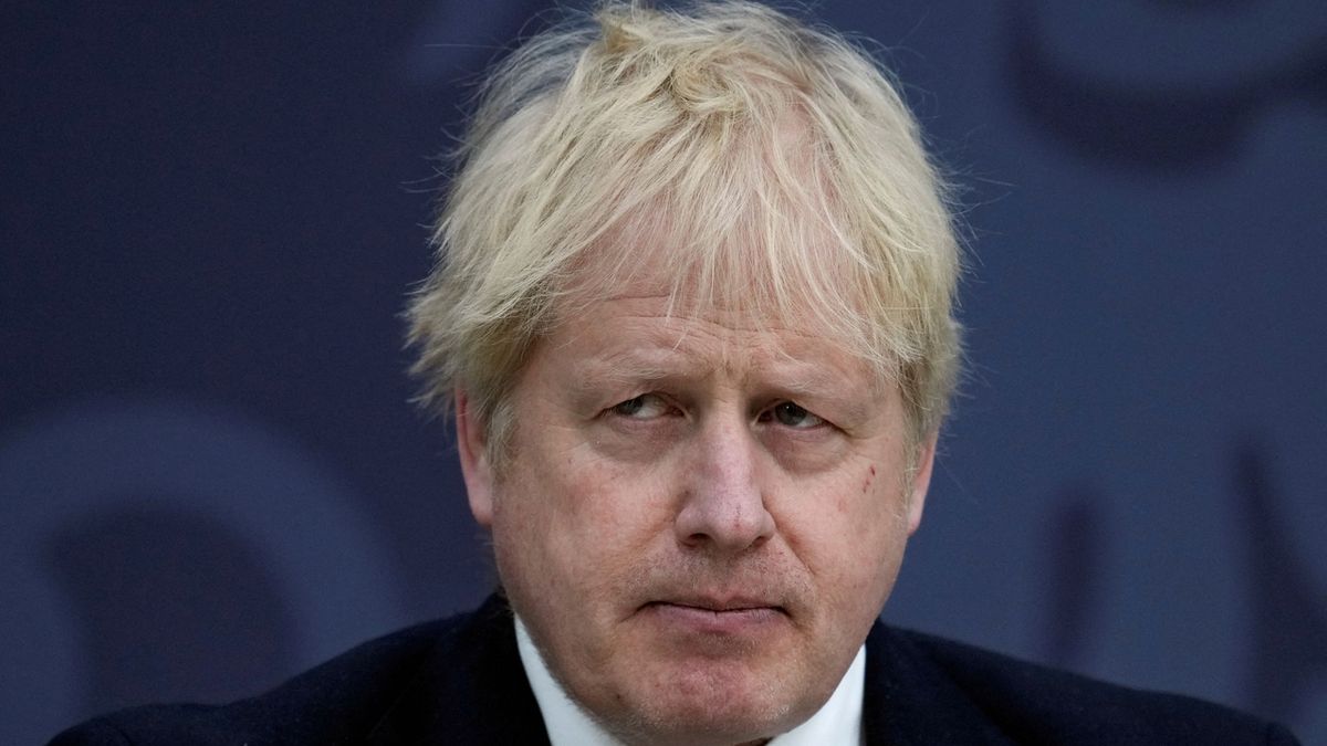 Johnson se omluvil za lockdownové večírky v Downing Street