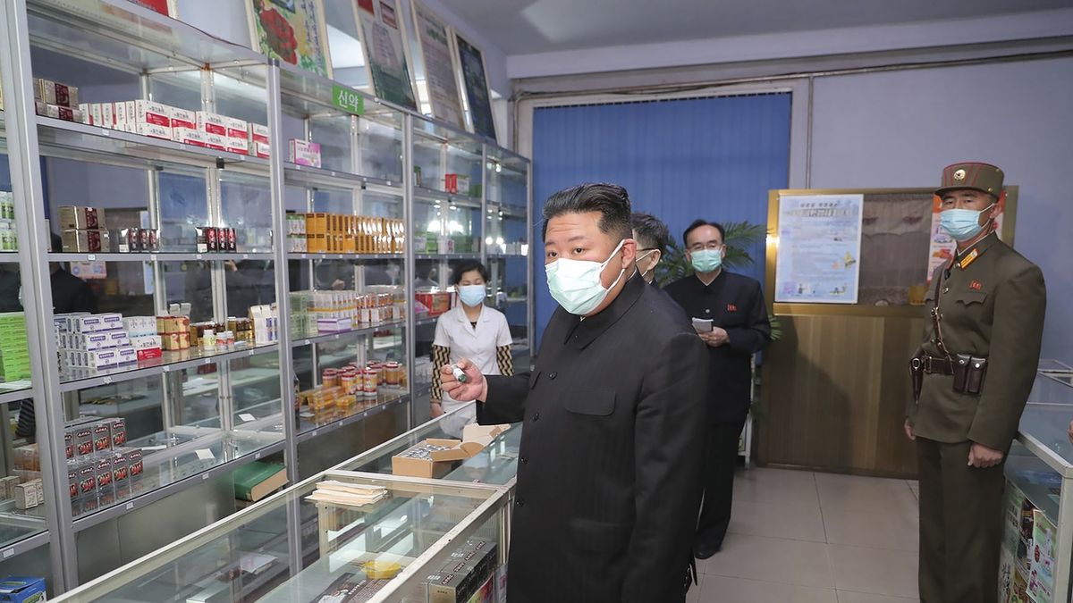 Severokorejský vůdce Kim Čong-un na inspekci v lékárně 