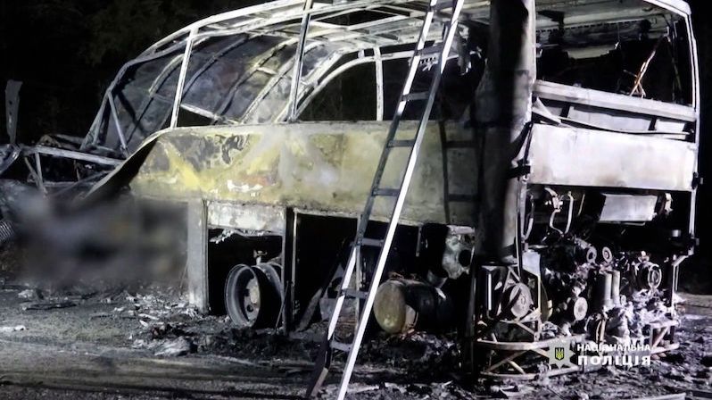 Tragická nehoda autobusu, mikrobusu a cisterny na západě Ukrajiny, 27 mrtvých