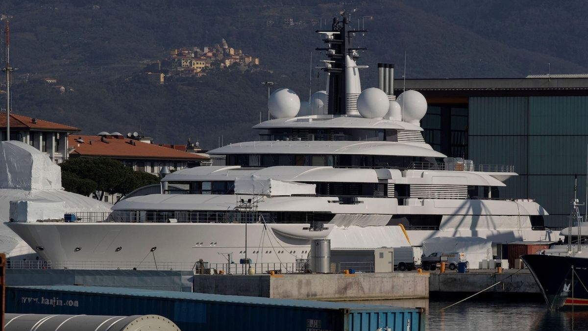 Itálie zabavila luxusní jachtu, která možná patří Putinovi