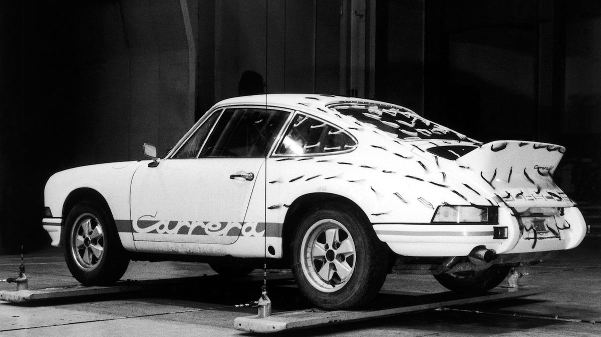Porsche slaví 50. výročí ikonické Carrery RS 2.7