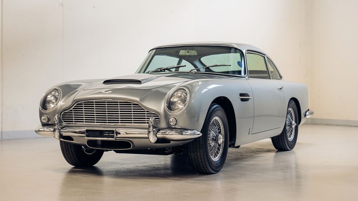 Do dražby míří Bondův Aston Martin, který vlastnil Sean Connery
