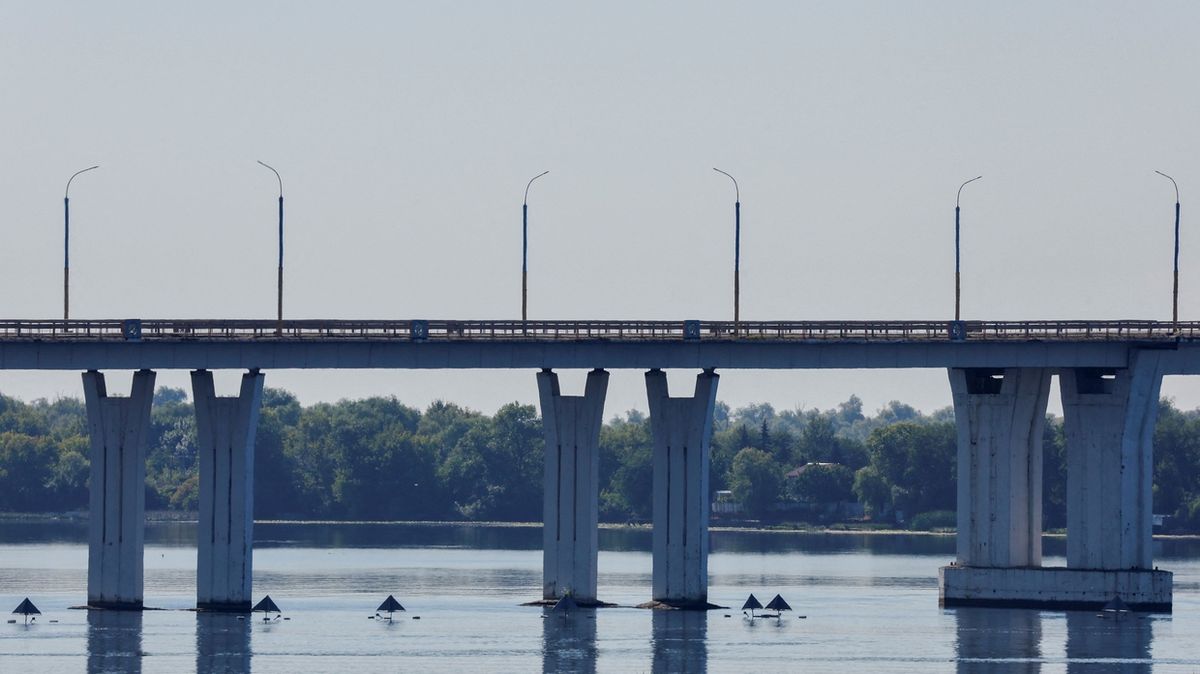 Ukrajinci znovu zaútočili na Antonivský most. Krátce předtím tam byl šéf proruské správy