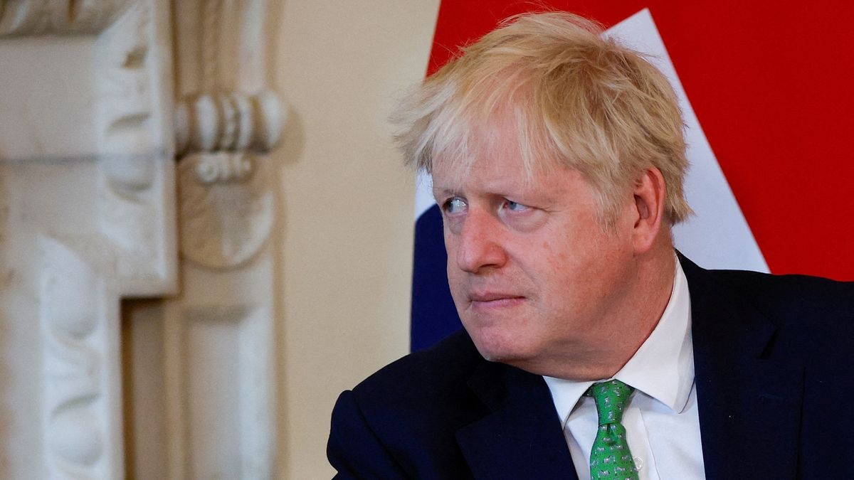 Britští expremiéři Johnson a Trussová volají po poskytnutí stíhaček Ukrajině