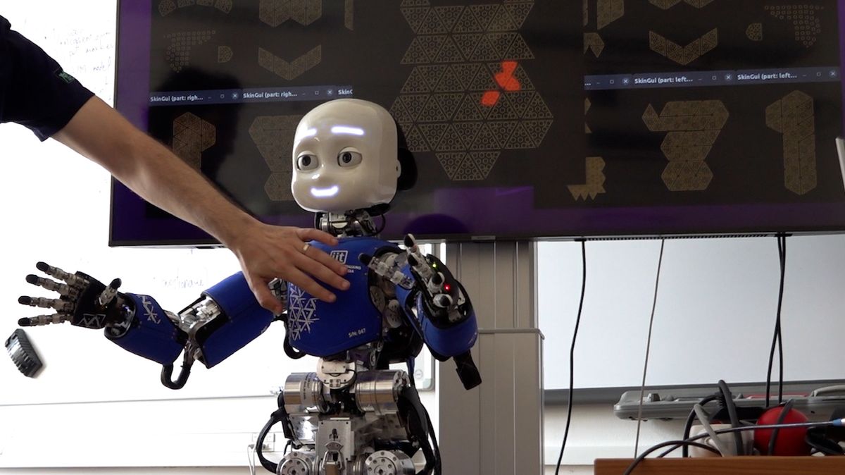 Robopes, drony i humanoid s elektronickou kůží: ČVUT se chlubí unikátní sbírkou