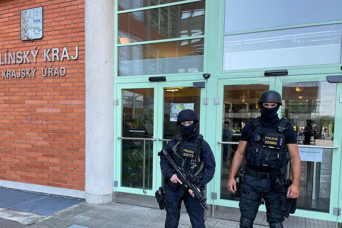 Policejní zásah kvůli střelbě v budově Krajského úřadu Zlínského kraje