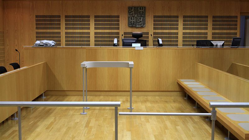 Tresty za podvody. Hradecký soud uznal vinnými všech 20 obžalovaných