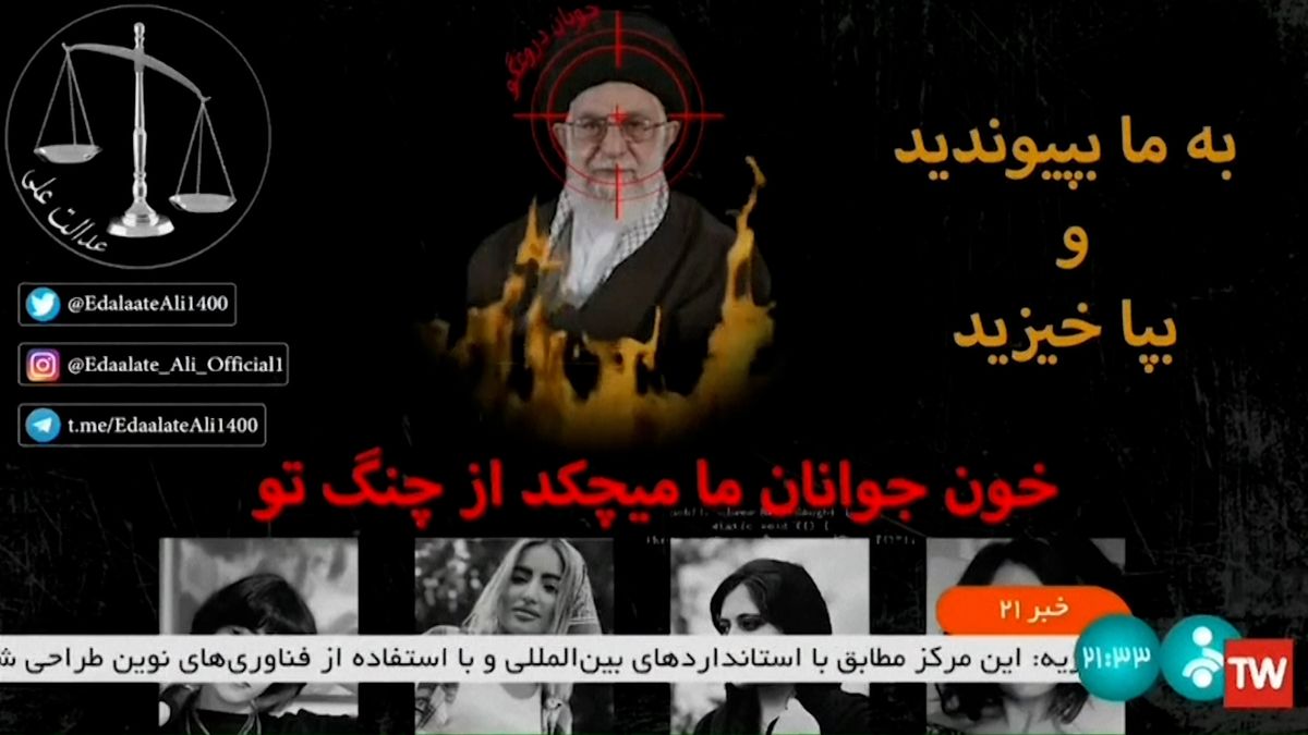 Na obrazovce v íránské televizi se objevil hořící ajatolláh