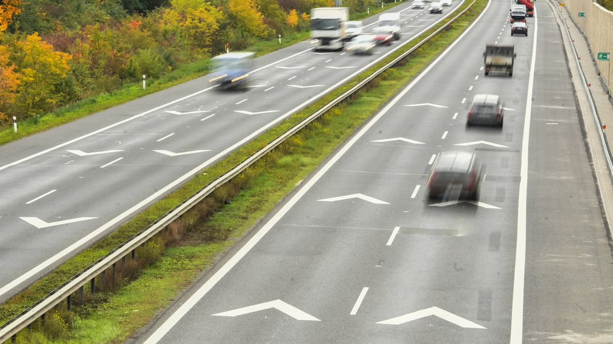 Nově osazené značení na dálnicích upozorňuje na bezpečný odstup mezi vozidly