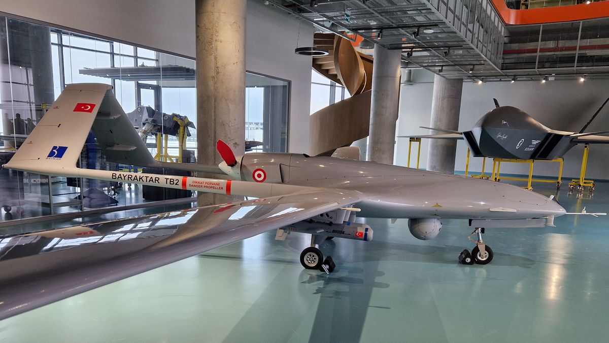Turecká zbrojovka staví u Kyjeva továrnu na výrobu dronů