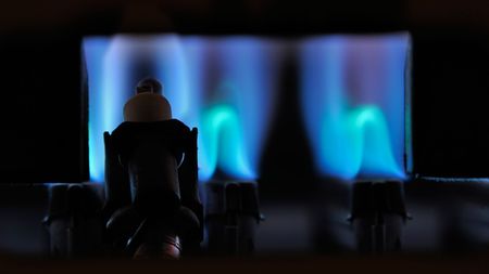 Plyn dražší až o polovinu, růst cen u pump. Bolestivé emisní povolenky pro domácnosti se blíží