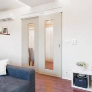 Montáž posuvu na stěnu vyžaduje minimum stavebních úprav. Oceníme ho tam, kde nemůžeme zasahovat do příček. 