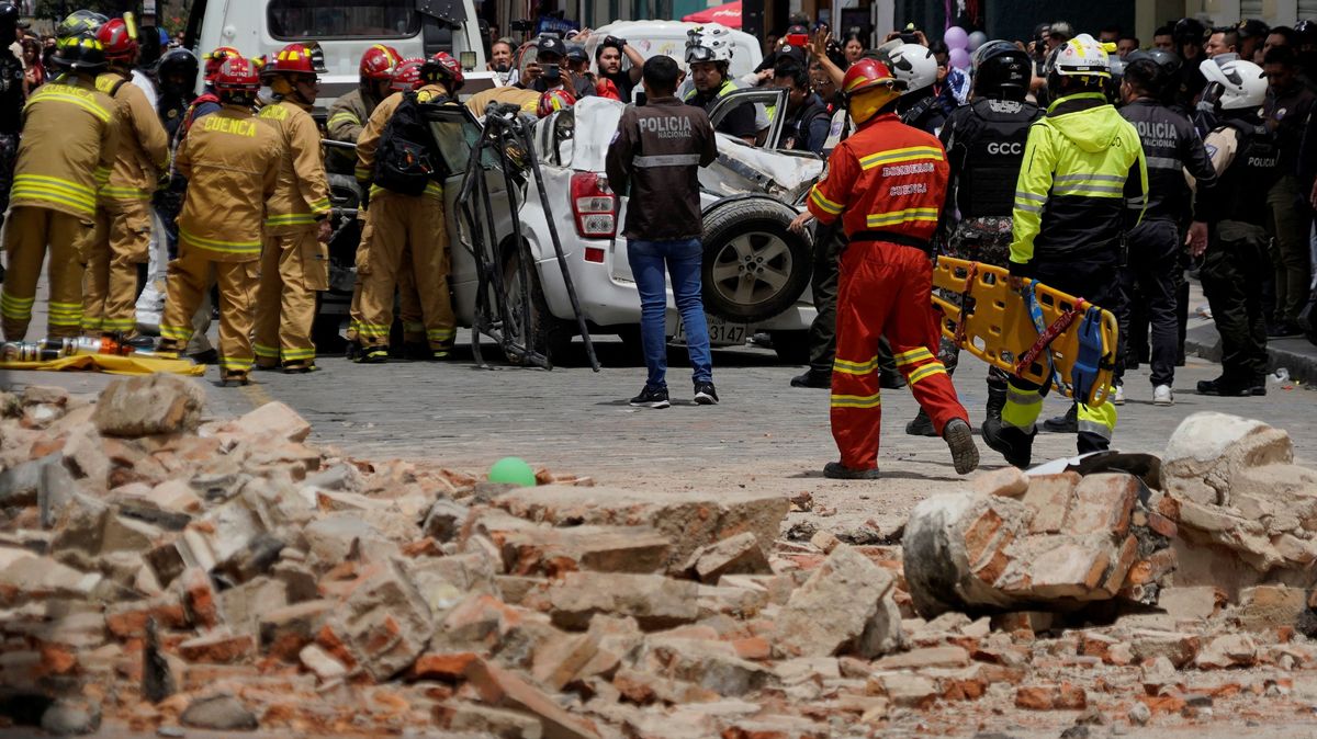 Ekvádor postihlo silné zemětřesení