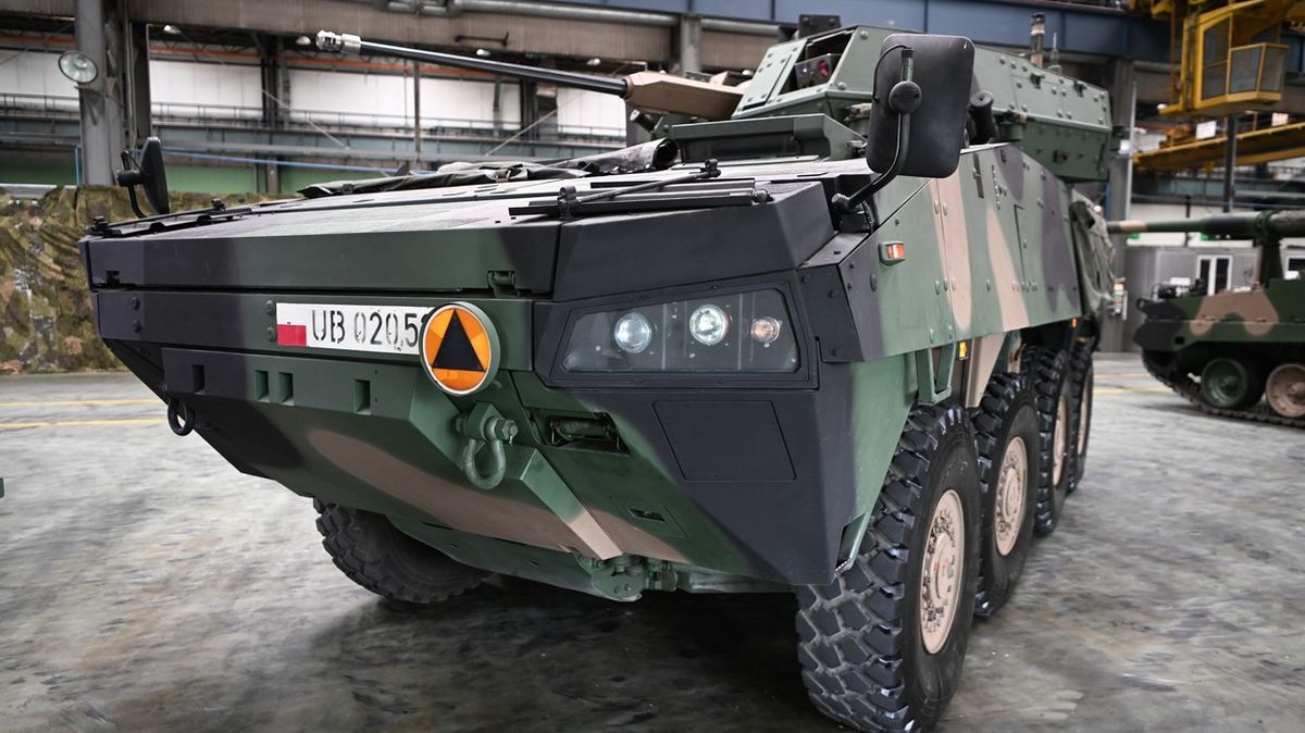 Ukrajina si objednala v Polsku 100 bojových vozidel Rosomak
