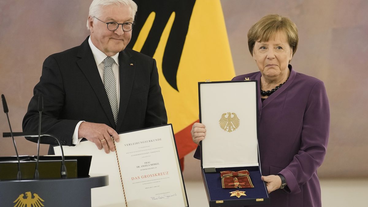 Vlastní strana Angely Merkelové zpochybňuje její vhodnost pro řád