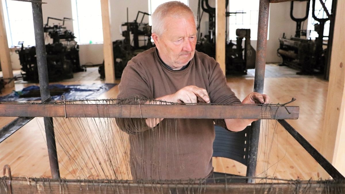 V Karnole začala oprava historických tkalcovských strojů