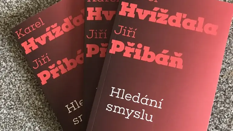 Jednat, jako by to smysl mělo. Petr Pithart nad knihou Jiřího Přibáně a Karla Hvížďaly