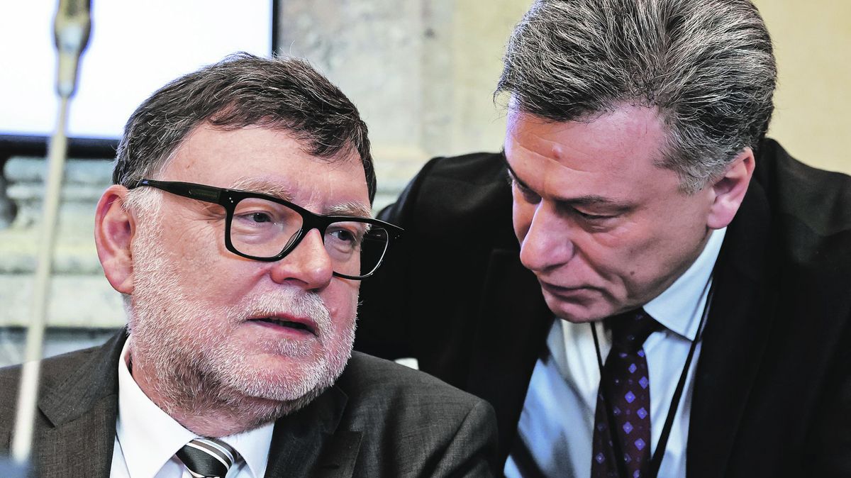 Vláda šetří, ale Blažek chce vyšší odměny advokátů