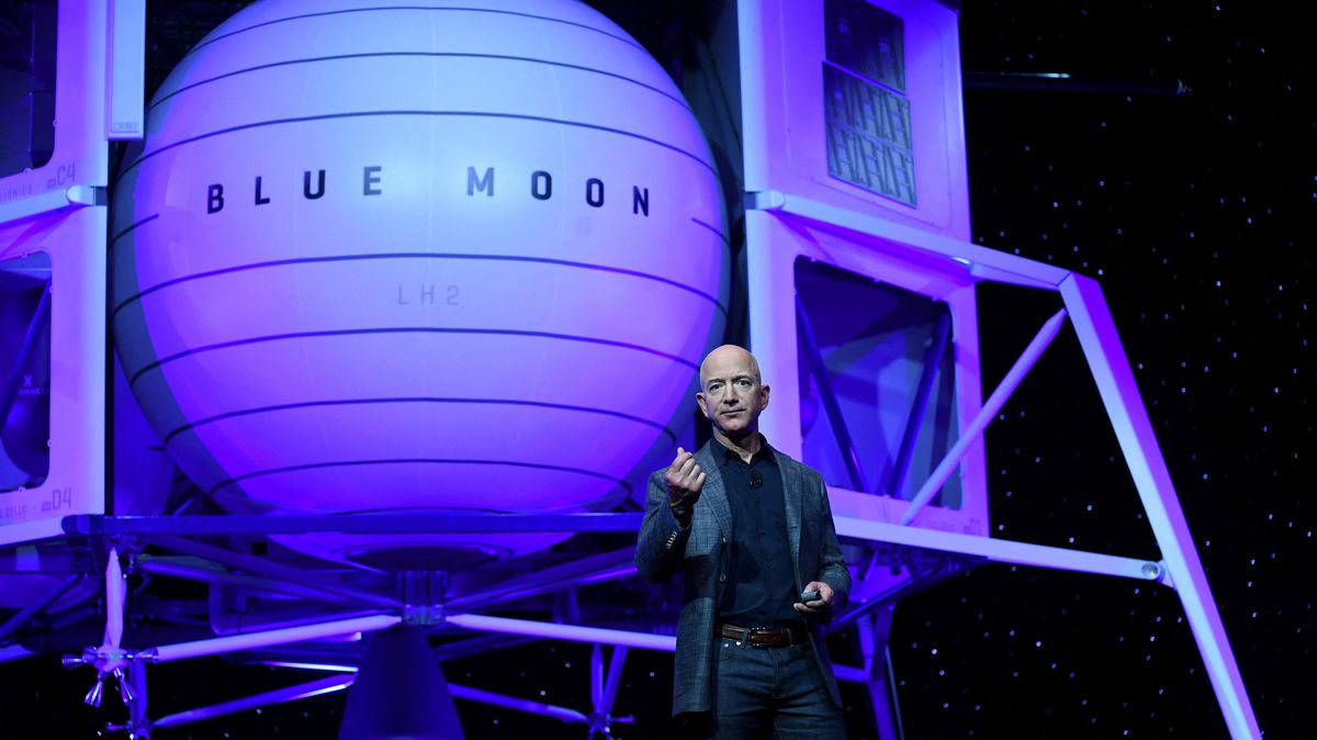 Blue Origin vs SpaceX. NASA chce přistát na Měsíci i s modulem od Bezose