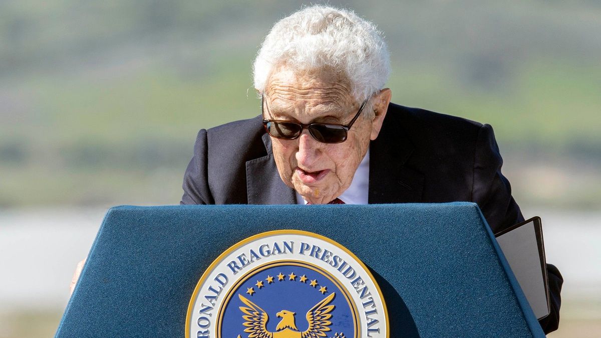 Vinu za válku nenese jen Kreml, míní Kissinger