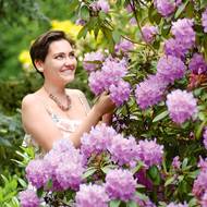 Nad záplavou bujarých květů jiskří oči úžasem. Dobře zvolenou skladbou druhů a odrůd si královskou podívanou užijeme od dubna do června.