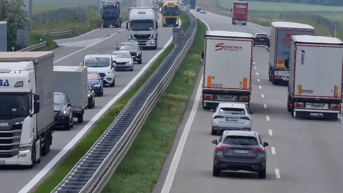Hromadná nehoda zablokovala dálnici D2. Pět lidí se zranilo