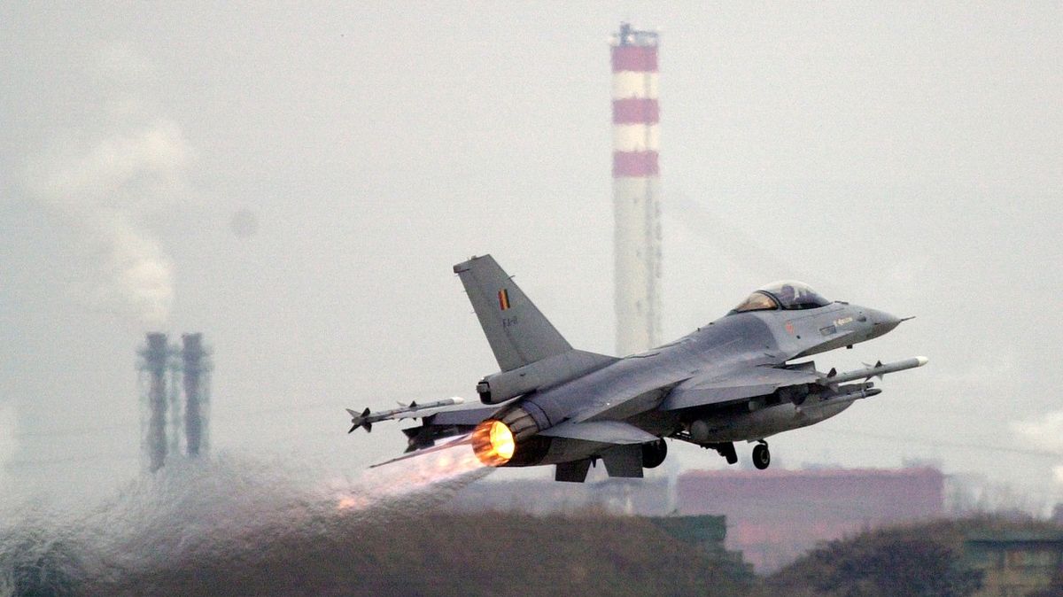 Naše F-16 jsou šrot nevhodný pro Ukrajinu, sami bychom v tom už nelétali, tvrdí Belgičané