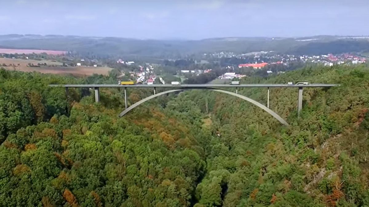 Projekt jednoho z nejvyšších mostů v Česku u Plas získal stavební povolení